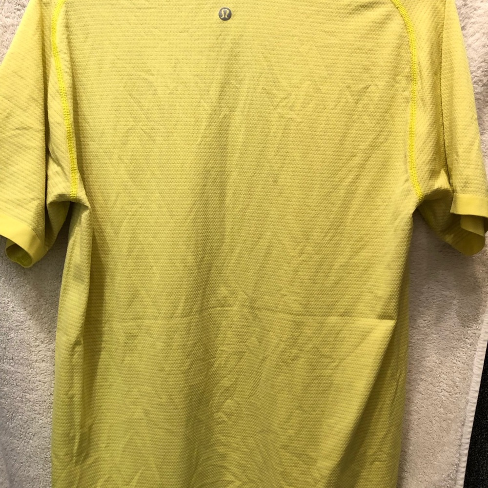 Lululemon men’s vent tech shirt